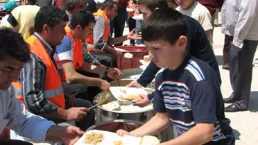 Küçükkuyu'da 5 Bin Kişi Hayır Yemeğinde Buluştu
