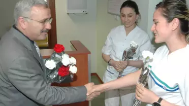 Hemşireler ve Eczacılara Karanfil