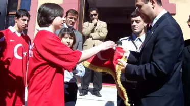 'Sevgi Bayrağı' Ankara Yolunda