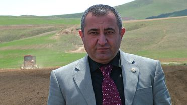 Ahlat Çiftçisi İkinci Kez Tohum Ekiyor