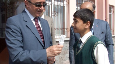 Öğrencilere 'Ampul' Dağıtıldı