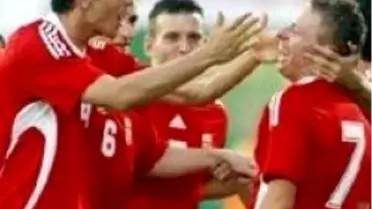 Yunanistan, Macaristan'a Çarpıldı
