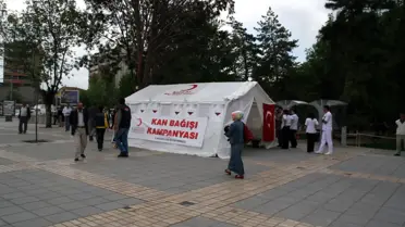 Türk Kızılay'ı Kan Bağışı Çadırı Kurdu