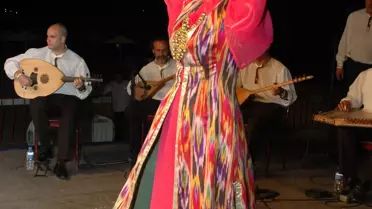 Tarihi Mekanda Türk Dünyası Müziği Konseri