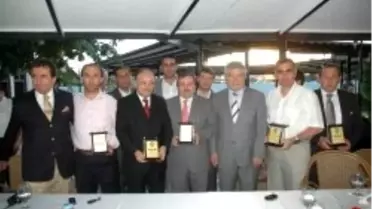 Güvenlik Şubesi'ni Onaran Kurum ve Şahıslara Plaket