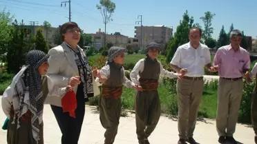 Emniyet Müdürlüğü ve Bağlar Belediyesi'nin Desteklediği Folklor Ekibi Türkiye Şampiyonu Oldu