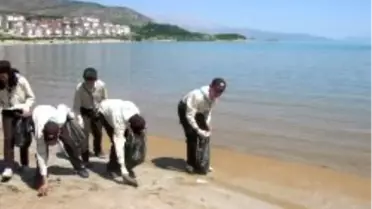 Öğrenciler Altınkum Plajı'nı Pırıl Pırıl Yaptı
