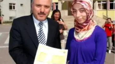 Bayan Kursiyerlerin Sertifika Sevinci