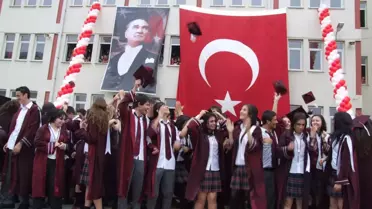 Mezuniyet Töreninde Bastıran Yağmur Zor Anlar Yaşattı
