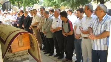 CHP'li Sağ'ın Annesi Toprağa Verildi