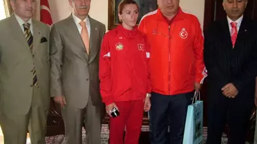 Vali Harput'tan Pekin Yolcusu Atlet Yeliz Kurt'a, Cumhuriyet Altını