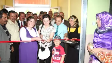 Muradiye'de Bayan Kursiyerler El İşlerini Sergiledi