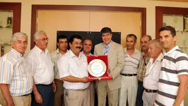 Kızıltoprak Mahallesi'nden Türel'e Teşekkür Plaketi