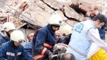 Fırtına Minareyi Yıktı: 1 Ölü