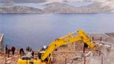 İlk Olarak Villaları Yıktılar