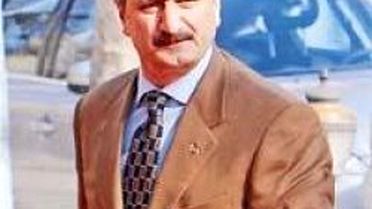 'Sürü Psikolojisi' Oluştu, Parayı Poşete Dolduran Oto Alıyor