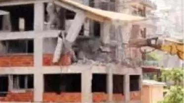 Büyükada'da 20 Yıllık Lido Otel İnşaatı Yıkıldı