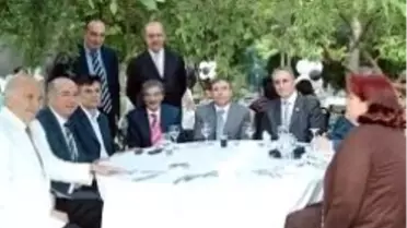 Yaza Kolbastılı Merhaba Dediler