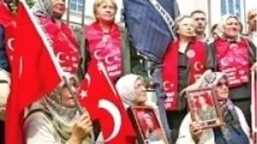 Şehit Yakınlarından AK Parti'ye Siyah Çelenk