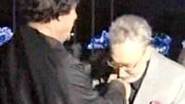 Lockerbie Bombacısı Kaddafi'nin Elini Öptü