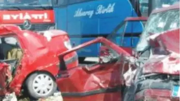 Arefe Günü Kana Bulandı 15 Ölü 58 Yaralı