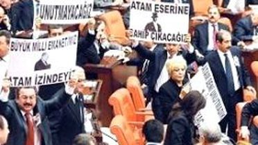 Meclis'te 10 Kasım Savaşı
