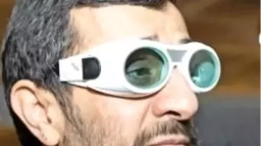 Ahmedinejad Resti Çekti