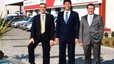 Baba, Kayısı İhracatı İçin İzmir'e Yerleşti, Oğullar 'Sanayinin Boyacısı' Oldu