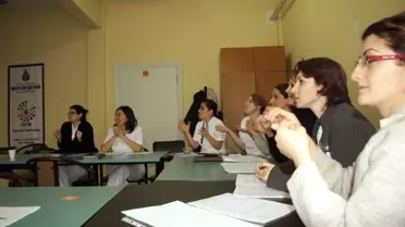 Cerrahpaşalı hemşirelere işaret dili eğitimi 


