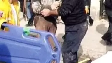 Elbise Çamurlu Sedyeye Koyma