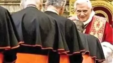 Vatikan'da Gay Seks Skandalı