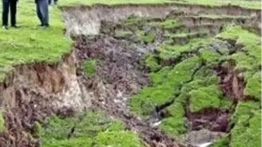 Fay Yakınındaki Dev Yarıklar Korkuttu