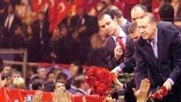 Pembeyi Severler Birbirini Överler