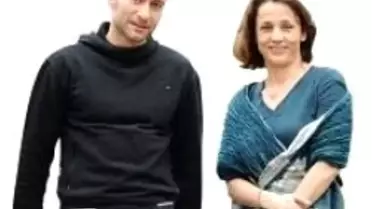 Reklamda Kamyon Motorunu Tavana Astı 'Satış Sonrası'na Yüklendi