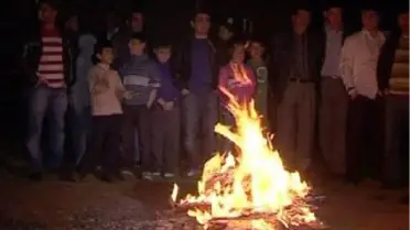 Ateşin Başında Sabahlıyorlar