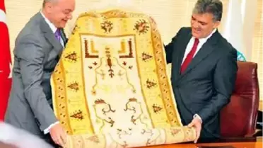 Gül'e İpek El Halıları Hediye Edildi