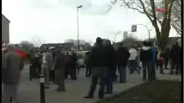 Neo-Naziler Camiye Karşı