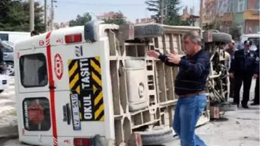 Akşehir'de Okul Servisleri Çarpıştı