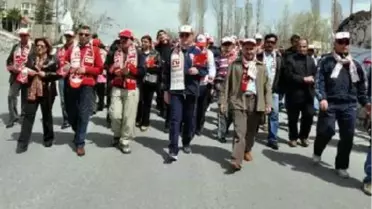 Bitlis'te Polis-halk Birlikte Yürüdü