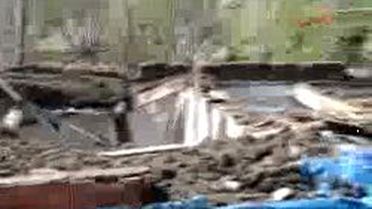 Toprak Damlı Ev Çöktü