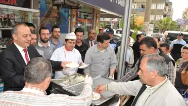 Başkan Ergün, Esnafla Birlikte Pilav Dağıttı