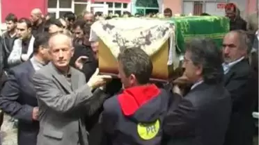 Kazada Ölen Üniversiteli Sevinç Toprağa Verildi