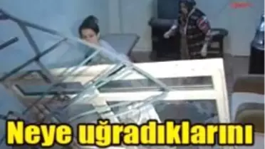 Otomobil Yatak Odasına Daldı