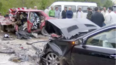 Kanlı Çarpışma: 2 Ölü, 4 Yaralı