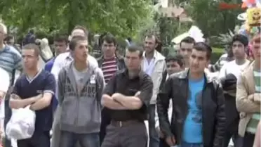 Komşu Kızına Çapkın Bakış