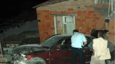 Otomobil Çatıya Uçtu