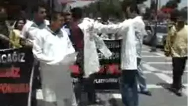 Şanlıurfa - İşsiz Öğretmenlerden 'Deli Gömlekli' Eylem