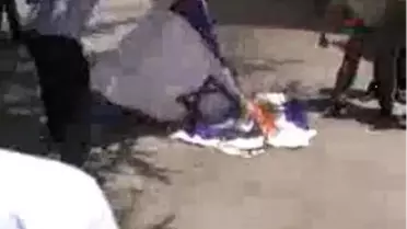 Kastamonu' Da Cuma Namazı Çıkışı İsrail Pankartı Yakıldı