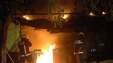 Başakşehir'de Kudaklanan Lokanta Alev Alev Yandı