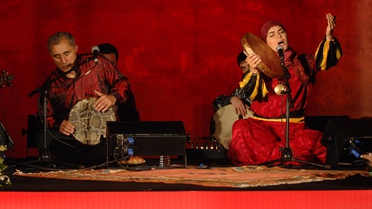 Unesco Ödüllü Mütevazi Sanatçı Kulisine Ve Sahneye Sadece Kilim İstedi. 

